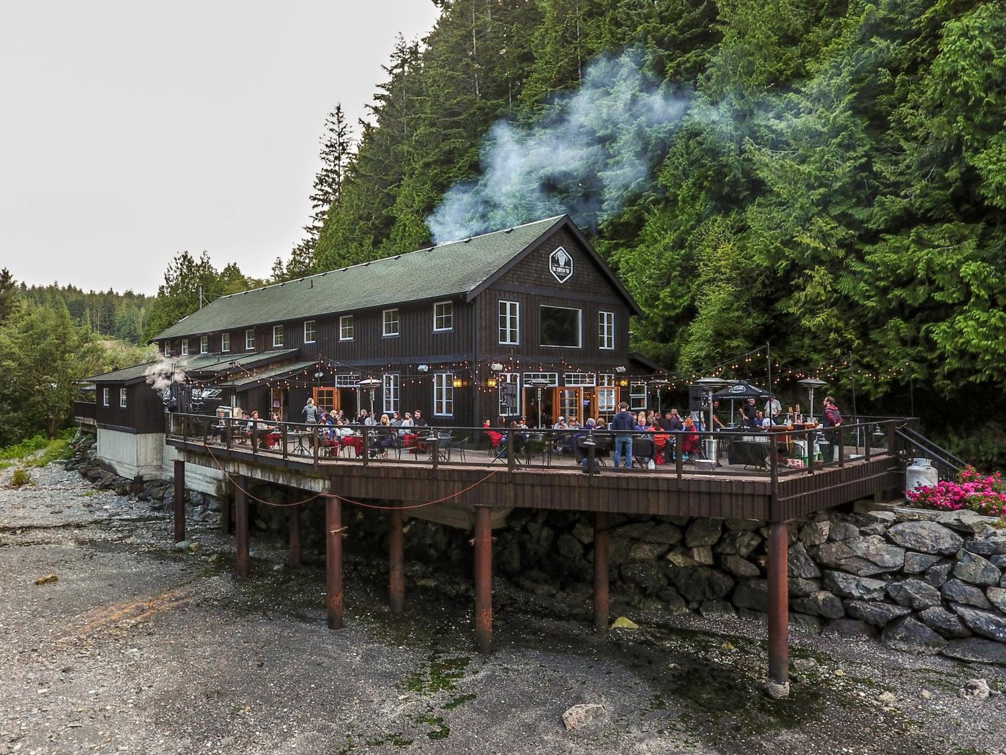 West Coast Trail Lodge Порт-Ренфрю Экстерьер фото