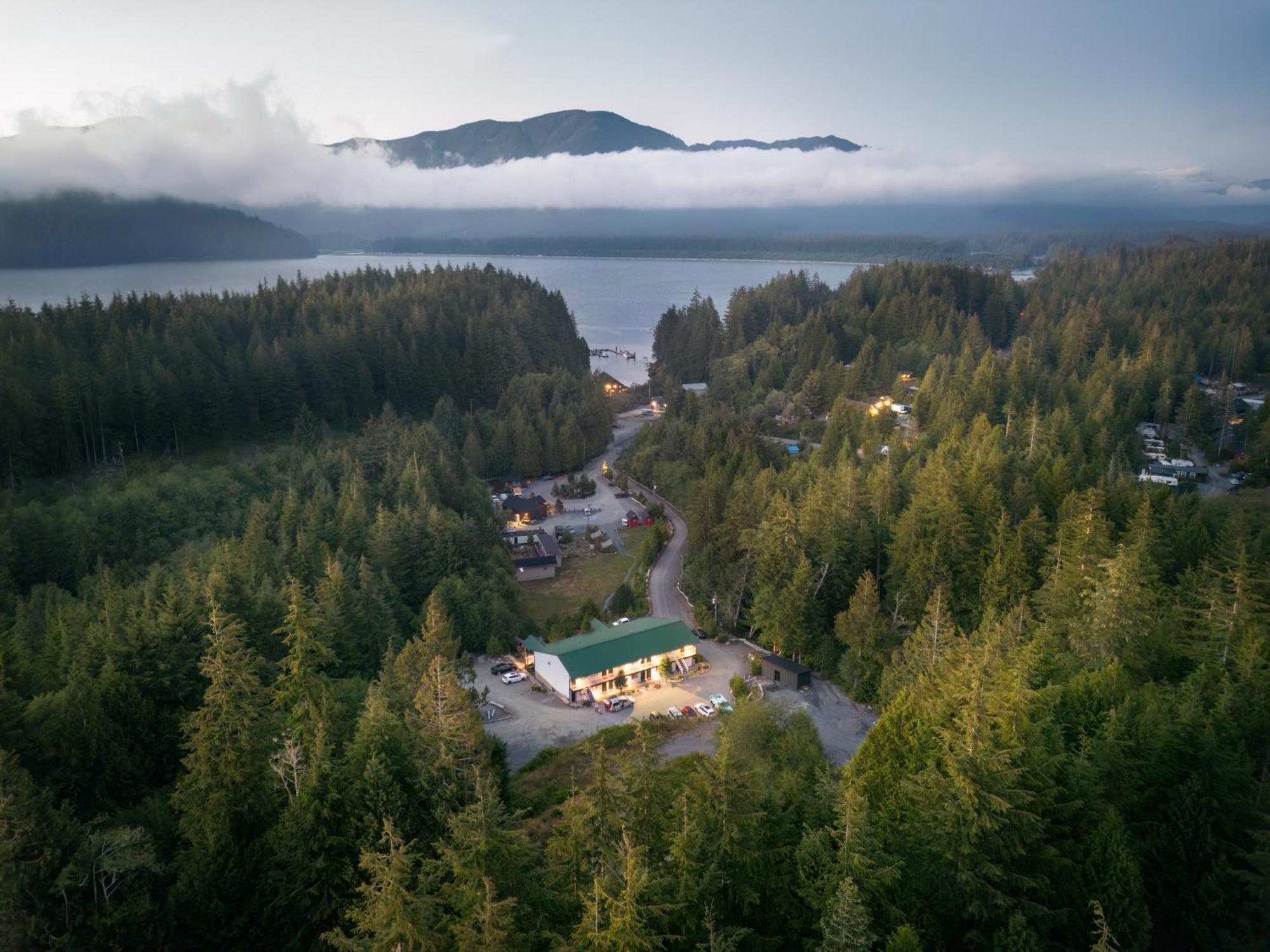 West Coast Trail Lodge Порт-Ренфрю Экстерьер фото